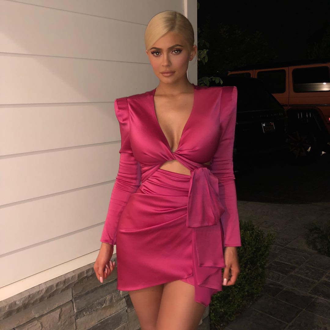Photo of KYLIE JENNER HOSTS FRIENDS & FAMILY FOR HER 21ST BIRTHDAY